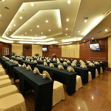 צ'נגדו Lutianhua Hotel מראה חיצוני תמונה